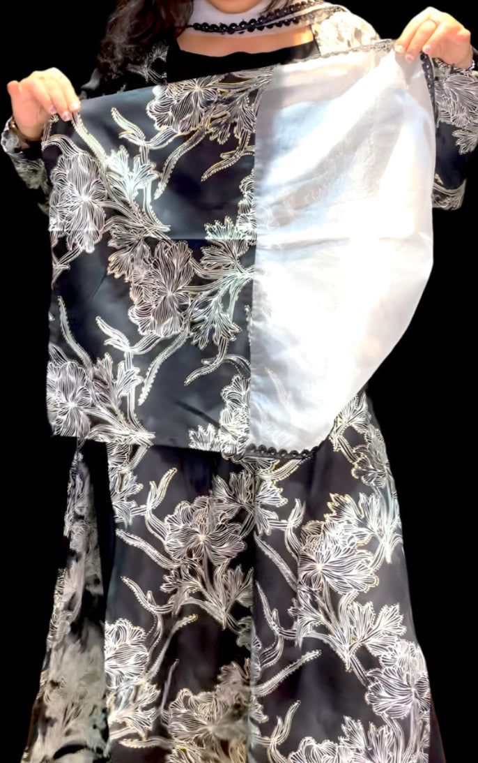 HONEY ALLURE BLACK AND WHITE MODNIC 4 PC SET